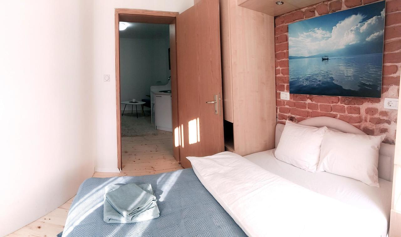 Ferienwohnung Sirma'S Unique Artsy Modern Quiet 1-Bdrm In The Heart Of Skopje Exterior foto