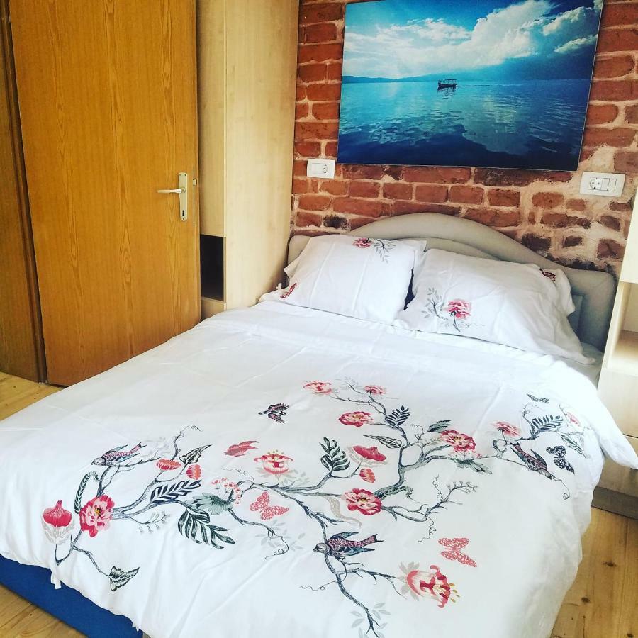 Ferienwohnung Sirma'S Unique Artsy Modern Quiet 1-Bdrm In The Heart Of Skopje Exterior foto